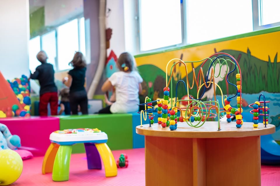 Kecskemét Kölyökpark – Bababarát Játszóház és Fejlesztőközpont